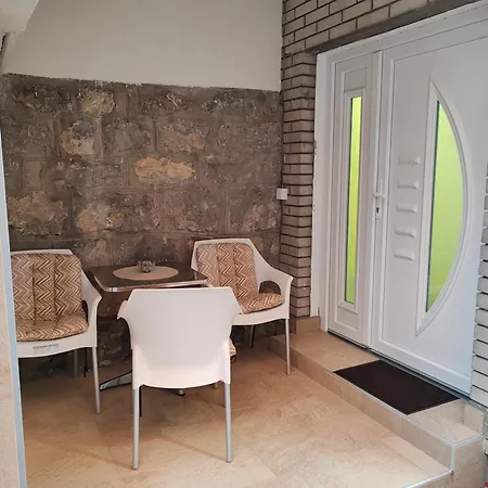 Stan Na Dan Ema 1 아파트 *