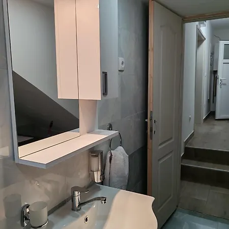 Stan Na Dan Ema 1 아파트